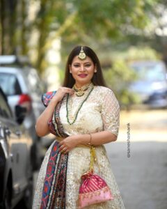 Megha Dhade Instagram - #weddingdairies  #aastadkale #swapnalipatil  #pune 

👗: @robebysuhani 
💍: @nevya_collection 
👛: @potlisbagsofficial 
📸: @saneshashank