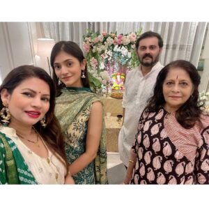 Megha Dhade Instagram - Lord Ganesh is our protector and our guide and on the auspicious occasion of Ganesh Visarjan, I wish He is always there to show us the right path and help us fight our troubles.
Ganapati Bappa Morya! Pudhchya Varshi lavkar ya! 🙏🏻🌺
#ganapatibappamorya  #ganapati2021 #family #festivals #ganeshchaturthi  #visarjan #meghadhade #meghasmagic