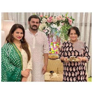 Megha Dhade Instagram - Lord Ganesh is our protector and our guide and on the auspicious occasion of Ganesh Visarjan, I wish He is always there to show us the right path and help us fight our troubles.
Ganapati Bappa Morya! Pudhchya Varshi lavkar ya! 🙏🏻🌺
#ganapatibappamorya  #ganapati2021 #family #festivals #ganeshchaturthi  #visarjan #meghadhade #meghasmagic