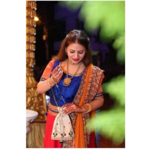 Megha Dhade Instagram - 🌞
Jewellery- @adityaartjewellery 
Potli - @potlisbagsofficial
Outfit - @adirush_arts