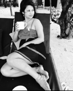 Megha Dhade Instagram - Wake up every morning with a thought that something wonderful is going to happen 💕  #challengeaccepted #blackandwhite @kishorishahane  @shalmalee_t @kritivermaofficial @suhani_pawar25 @sharmishtharaut @mahimaheshwari11 @shweta_a_chaudhary @patilswapna @shilpanavalkar @reituuu