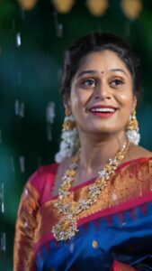 Mohana Bhogaraju Instagram - #Sogasu Chuda hayi hayi le❤️
One of my favorites!!

Programming: @bharath_manchiraju 
Mix & Master: @vinaysoundengineer anna
Shot by : @chitranipictures
Saree: @kanchipuramnarayanisilks
Jewellery: @aadvika_collectionllc 
H&M : @marella_makeupstudio
Location: @thefotogarage