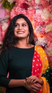 Mohana Bhogaraju Instagram - Nee neeli kannuloni 💚❤️

Shot by @suchi_k_naidu
Programmed : @bharath_manchiraju 
Mix Master: @vinaysoundengineer anna 
H&m : @geethas_makeupartist
Location:@studio.romeojuliet