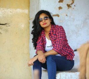 Mohana Bhogaraju Instagram - 💙🤍❤️