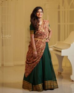Mohana Bhogaraju Instagram - Meeku Mee kutumba Sabhyulaku Sankranthi Subhakankshalu💐💐
👗: @dhrithi_by_pavani
💍 : @loukyas_an_inch_of_gold
💄: @makeupbydivyaram
📸: @suchi_k_naidu
Location: @studio.romeojuliet