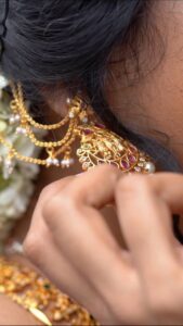 Mohana Bhogaraju Instagram - 👗: @dhrithi_by_pavani 
💍: @loukyas_an_inch_of_gold 
Hair: @dp_bridal_makeovers
👠: @themadrastrunk 
🎥: @suchi_k_naidu