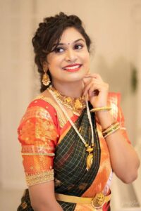 Mohana Bhogaraju Instagram - #Andariki Sankranti Subhakankshalu ❤️

Saree : @madhviartstudio 
Jewellery: @925_pure_silver_wholesale 
H&M: @makeupbydivyaram 

📸: @suchi_k_naidu 
Location: @studio.romeojuliet