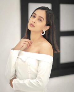 Mugdha Chaphekar Instagram - toujours rêver ✨✨
.

Styled by: @styleitupbyaashna 
Shot by: @neildhayatkarphotography 

Outfit: @beautikbydeepali 
Earrings: @fashionjewellery_21 

HMU: @amuthevar @shribhalerao_ @riyafatak 
Location: @byou.in
.
#love #mugdhachaphekar #fun #happysoul #white #ootd