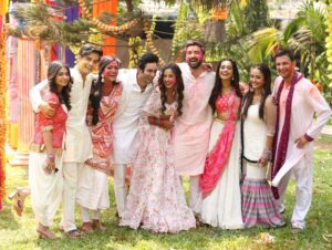 Mugdha Chaphekar Instagram - Happy Holi from Us to All. ❤️
Swipe to see the real us😆❤️
#bhagyalakshmi #kumkumbhagya #zeetv #holi #holifestival