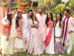Mugdha Chaphekar Instagram - Happy Holi from Us to All. ❤️
Swipe to see the real us😆❤️
#bhagyalakshmi #kumkumbhagya #zeetv #holi #holifestival