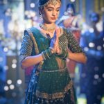 Mugdha Chaphekar Instagram - Every time before every performance I get butterflies in my stomach.. and this was completely unrehearsed. But I absolutely enjoyed it! Don’t miss the Janmashtami Special! @zeetv #love #mugdhachaphekar . . Captured Candid by @richerd_by_heart Mumbai, Maharashtra