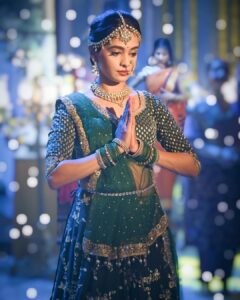 Mugdha Chaphekar Instagram - Every time before every performance I get butterflies in my stomach.. and this was completely unrehearsed. But I absolutely enjoyed it! 
Don’t miss the Janmashtami Special!
@zeetv 
#love #mugdhachaphekar
.
.
Captured Candid by @richerd_by_heart
