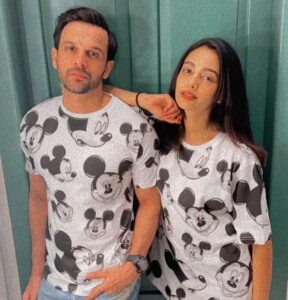 Mugdha Chaphekar Instagram - How ‘bout twinning this weekend?
.
@iamravish_desai 👯‍♂️🙌
.
.
.
.
#weekend #fun #ravishdesai #mugdhachaphekar #disney #twinning 
.
📸 @kash_thakkar12 ❤️