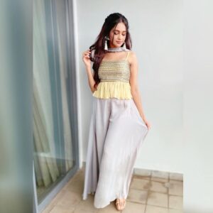 Mugdha Chaphekar Instagram - Refuel your soul, count your blessings.. 
Have a blissful Sunday ✨✨
.
.
Those who have taken the vaccine, stay hydrated, rest.

.
.
#love #goodmorning #mugdhachaphekar #gratitude #sunday