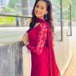 Mugdha Chaphekar Instagram - Your word for love is? . . 📸 @appy__77 💃🏻 Mumbai, Maharashtra