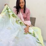 Munira Kudrati Instagram - @the.urbanmix sent me these table clothes and they are so pretty! 💕You can choose from their various designs or even get them custom made ✨ You can size them according to your preferences too, safras are also available. Genuinely so happy with the quality ✅ . . . . . . #safras #tablecloth #mumbai #tabledecor #smallbusiness #india #collab #collaborationindia Mumbai, Maharashtra