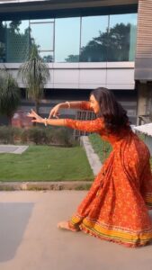 Munira Kudrati Instagram - Apne hi rang mai 🥰
Outfit @tiarastore.co.in 
Choreography @natyasocial 
.
.

#dance #dancereels #reels #apnehirangmaimujkorangde❤️ #anarkali #anarkalisuits #semiclassical #sonamkapoor #instagood #instagram #reel #semiclassical #indian #indiandance #dancing #explorepage #trendingreels #trend