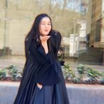 Munira Kudrati Instagram - I merged all the live photos and made this reel 🖤 Happy valentines day for all the single people😘 , you committed people already have someone wishing you 😜 . . . #explorepage #explore #instagood #instagram #blacklove #gown #gowns #valentines #bhagyalakshmi #❤️ Mumbai, Maharashtra