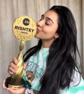 Munira Kudrati Instagram - I feel so blessed to receive this award!😇 @zeetv #zeerishteyawards 
Thank you to all the people that watch and love Shalu so much ! 🥰Thank you @ektarkapoor @balajitelefilmslimited 
I am so grateful @shivangisinghchauhaan @shreya_nehal @aakanshashukla0803 for giving me this opportunity ❤️AND  being so patient with my dilemmas🙈
And thank you @muzzudesai sir for teaching us small small things and pushing me to do better every day ❤️
@mansibhanushaliii @aishwarya_khare I love you 😘 
.
.
#2022 #bhagyalakshmi #zeetv #grateful #zra2021 #instagood #insta #instagram #explore #awards