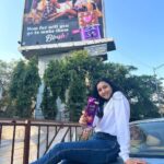 Munira Kudrati Instagram - Yep thats me ! 🤗 Just casually posing underneath my Cadbury poster with a @cadburydairymilksilk 😉 @cadburydairymilkin @cadbury_dark_milk_india . . . . #cadbury #howfarwouldyougoforlove #cadburyblush #chocolate #cadburydairymilk #hoardings #cadburyindia #explorepage #instagood #valentineday Western Express Highway