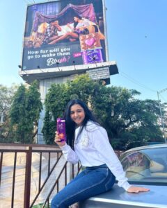Munira Kudrati Instagram - Yep thats me ! 🤗 Just casually posing underneath my Cadbury poster with a @cadburydairymilksilk 😉
@cadburydairymilkin @cadbury_dark_milk_india 
.
.
.
.
#cadbury #howfarwouldyougoforlove #cadburyblush #chocolate  #cadburydairymilk #hoardings #cadburyindia #explorepage #instagood #valentineday