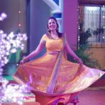 Munmun Dutta Instagram - ❤️❤️ . . #munmundutta #picturesoftheday #postoftheday #festivewear #festivevibes #tmkoc #diwalivibes #diwalioutfit #indianwear #traditionalwear #behindthescenes #behappy #shootlife #workmode