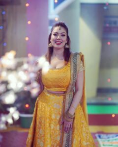 Munmun Dutta Instagram - ❤️❤️ 
.
.
#munmundutta #picturesoftheday #postoftheday #festivewear #festivevibes #tmkoc #diwalivibes #diwalioutfit #indianwear #traditionalwear #behindthescenes #behappy #shootlife #workmode
