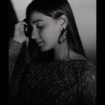 Naisha Khanna Instagram - 🖤🤍