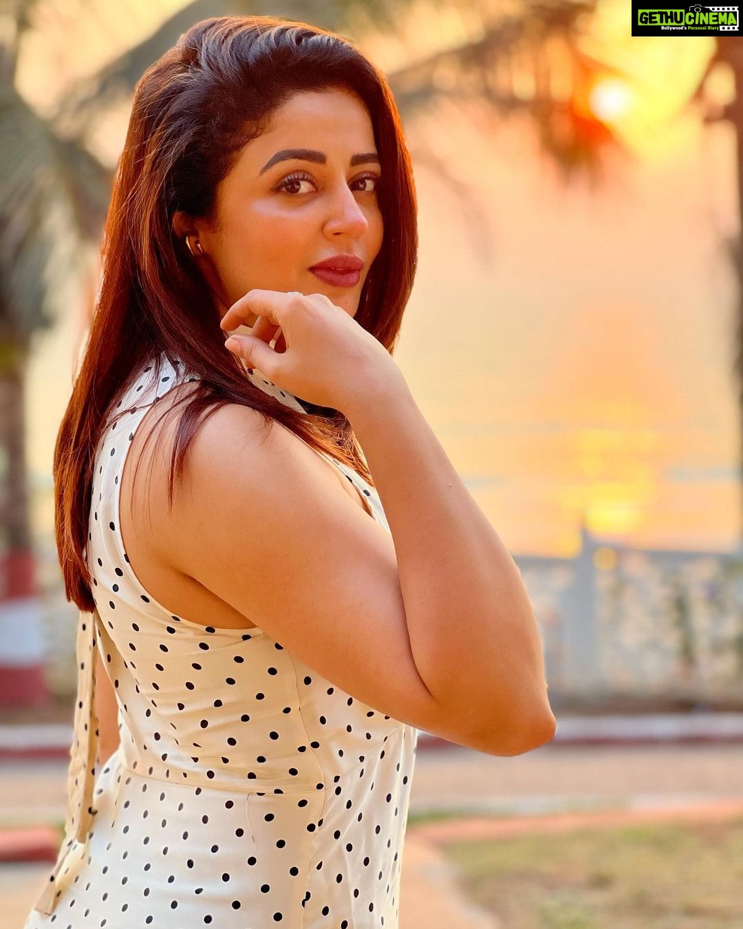 1080px x 1350px - Actress Neha Pendse Top 100 Instagram Photos and Posts - Gethu Cinema