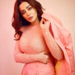 Neha Pendse Instagram - Celebrating success !! Wearing @shopmonokrom 📸 @shruu_t