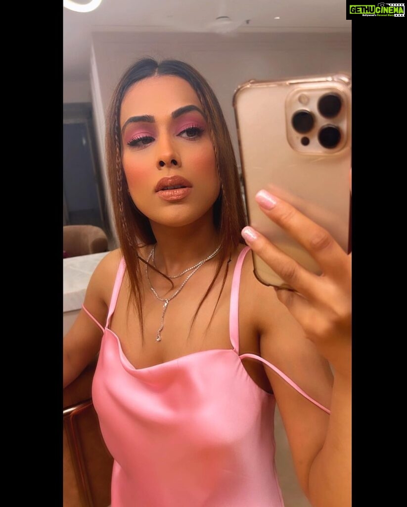 Nia Sharma Instagram - If they can see where your makeup ends and your face begins, you’ve done it wrong. -Ginny&Georgia quotes.