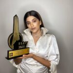 Nimrit Kaur Ahluwalia Instagram - SO grateful 🥰 Best Talent of Indian Television at the #internationaliconicawards2021 #season7 Congratulations to the entire team 🤗🧿 Styled By: @janviturakhia Makeup By: @amitrajput_mua Hair By: @iamshamim2608 Outfit By: @do_nutshoney Jewellery By: @karishma.joolry Photographed By: @mesmahirising #happyhighs #nimritahluwalia