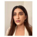 Nimrit Kaur Ahluwalia Instagram - “What is stronger than the human heart which shatters over and over and still lives.” - @rupikaur_ 🦋 📸: @mesmahirising 💄: @amitrajput_mua #nimritahluwalia