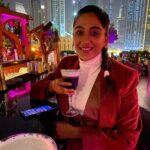 Nimrit Kaur Ahluwalia Instagram - #vacayphotodump 🇦🇪 #extendedlayovers #famjam ♥️🥳