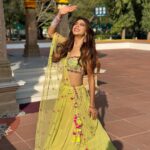 Niti Taylor Instagram - Ek Niti thi deewani si 🙆🏻‍♀️ Ek Shahid pe vo marti thi🙇🏻‍♀️ Chori chori chupke chupke DM kiya karti thi 💌 Kuch kehna tha sayed usko 🫧 Lekin husband se woh darti thi! 😂😂😂😂 #captiononpoint Makeup @smitapandit_official / @glambysalman Hair @irfanshaikh_hair_11.11 Styled by @stylingbyvictor @sohail__mughal___ Earrings @rubans.in Outfit @kaaishabyshalini