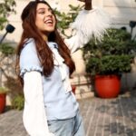 Niti Taylor Instagram - Hot chocolate Weather🤎 #sweaterweather Styled by @stylingbyvictor @sohail__mughal___ Earrings @blingvine Clicked by @kakkar.madhav Makeup @glambysalman @smitapandit_official Hair @hairstylist_jennny
