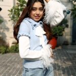 Niti Taylor Instagram - Hot chocolate Weather🤎 #sweaterweather Styled by @stylingbyvictor @sohail__mughal___ Earrings @blingvine Clicked by @kakkar.madhav Makeup @glambysalman @smitapandit_official Hair @hairstylist_jennny