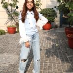 Niti Taylor Instagram - Hot chocolate Weather🤎 #sweaterweather Styled by @stylingbyvictor @sohail__mughal___ Earrings @blingvine Clicked by @kakkar.madhav Makeup @glambysalman @smitapandit_official Hair @hairstylist_jennny