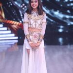Niti Taylor Instagram - Feeling like a Queen because I'm doing something I've never done before!! It takes a lot of courage to try something new and even more effort to make it successful 😇🥺 This week I've come out of my comfort zone and loved every bit of it ❤️❤️ Don't forget to catch my unique Egyptian style queen of a performance on Jhalak Dikhlaa Jaa... and most important- Don't forget to VOTE for meee 😬😬
