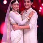 Niti Taylor Instagram - Once in a while, in the middle of an ordinary life, love gives us a fairy tale 💕 We would like to dedicate our performance to one of the most special fairy tales in the making @aliaabhatt & Ranbir Kapoor ... We love you both 💖 Tonight only on @colorstv At 8pm jhalak dhiklaja 🥳 Voting lines open from Saturday 8pm to Monday 10am! Please please voteeee for me 🗳 Voot.com, Voot app and myjio app Always standing strong with @paldenlama @rutuparekh92 ❤️🥰 Looking pretty in @iamkenferns Makeup @glambysalman @smitapandit_official Hair @hairstylist_jennny
