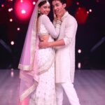 Niti Taylor Instagram - Once in a while, in the middle of an ordinary life, love gives us a fairy tale 💕 We would like to dedicate our performance to one of the most special fairy tales in the making @aliaabhatt & Ranbir Kapoor ... We love you both 💖 Tonight only on @colorstv At 8pm jhalak dhiklaja 🥳 Voting lines open from Saturday 8pm to Monday 10am! Please please voteeee for me 🗳 Voot.com, Voot app and myjio app Always standing strong with @paldenlama @rutuparekh92 ❤️🥰 Looking pretty in @iamkenferns Makeup @glambysalman @smitapandit_official Hair @hairstylist_jennny