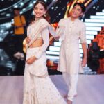 Niti Taylor Instagram - Once in a while, in the middle of an ordinary life, love gives us a fairy tale 💕 We would like to dedicate our performance to one of the most special fairy tales in the making @aliaabhatt & Ranbir Kapoor ... We love you both 💖 Tonight only on @colorstv At 8pm jhalak dhiklaja 🥳 Voting lines open from Saturday 8pm to Monday 10am! Please please voteeee for me 🗳 Voot.com, Voot app and myjio app Always standing strong with @paldenlama @rutuparekh92 ❤️🥰 Looking pretty in @iamkenferns Makeup @glambysalman @smitapandit_official Hair @hairstylist_jennny