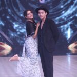 Niti Taylor Instagram - “Pyaar hua iqaraar hua hai” ☔️ aa rahe hai hum iss Sunday ek challenge lekee! Don’t miss our mesmerising performance!! Only on @colorstv at 8pm❤️ Jhalak dhiklaja 💃🏻🕺🏻 #jdj10 #pyaarhuaikraarhua #cutejodi