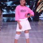 Niti Taylor Instagram - *Vote for Niti Taylor on Jhalak Dikhla Jaa* Hello!! Thank you for all your love and votes last week!! ✨💃🏼✨ It's time to vote again this wekend and I would love for you to keep voting for me!! 🤗🤗❤️❤️ Don't forget to vote for *Niti Taylor* on Voot App, Voot.com or My Jio App 📬 📲 It is easy and so quick!! Please do it before tonight 😇 Thank you for all the love and blessings!! 😇😇 #jdj10 Looking 🥰 @iamkenferns Makeup @glambysalman @smitapandit_official Hair @hairstylist_jennny