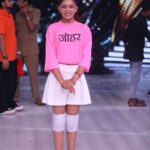 Niti Taylor Instagram - *Vote for Niti Taylor on Jhalak Dikhla Jaa* Hello!! Thank you for all your love and votes last week!! ✨💃🏼✨ It's time to vote again this wekend and I would love for you to keep voting for me!! 🤗🤗❤️❤️ Don't forget to vote for *Niti Taylor* on Voot App, Voot.com or My Jio App 📬 📲 It is easy and so quick!! Please do it before tonight 😇 Thank you for all the love and blessings!! 😇😇 #jdj10 Looking 🥰 @iamkenferns Makeup @glambysalman @smitapandit_official Hair @hairstylist_jennny