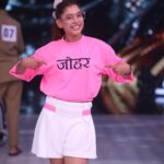 Niti Taylor Instagram - He isn't a hero known by the world, but a hero, he is to his little Yash & Roohi💕 Dad's are always mighty strong & tough, but sadly we don't appreciate them enough. This week our performance is dedicated not to the director, producer, celebrity, host, judge or any other way we know him, but to the amazing Father @karanjohar 💖💝 For all the daddy-cools out there, we children love you ❤️ Toodles💓 Watch Jhalak dhiklaja season 10 tonight at 8pm and please please vote for us🐥 @colorstv #jdj10#toodles TeamNA @paldenlama @rutuparekh92 Looking cute in @iamkenferns Makeup @glambysalman @smitapandit_official Hair @hairstylist_jennny