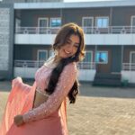 Niti Taylor Instagram - She is some magic, 🪄 Some chaos and a bit of poetry💕 Fanmily your wish is my command😇 #bts #balh2 #prachikapoor Keep watching badeachelagtehai only on @sonytvofficial from mon- fri at 8pm My forever photographer @durga___singh___