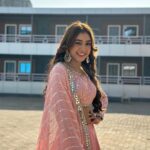 Niti Taylor Instagram - She is some magic, 🪄 Some chaos and a bit of poetry💕 Fanmily your wish is my command😇 #bts #balh2 #prachikapoor Keep watching badeachelagtehai only on @sonytvofficial from mon- fri at 8pm My forever photographer @durga___singh___