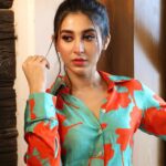 Oindrila Sen Instagram - Eyes hold everything 💚🧡 Outfit @suave_moda Stylist duo @sizaa92 @thankgod_itsfashion Assisted by @isuvosri13 Mua @sayantadhali Hair @sarmistha1992 📸 @arkaloves