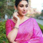 Oindrila Sen Instagram - Make it pop 💖 Saree @designsbymitanghosh Earring @illuminate_shine_everyday Stylist duo @sizaa92 @thankgod_itsfashion Assisted by @isuvosri13 Mua @sayantadhali Hair @sarmistha1992 📸 @myself_suvam #shwetkali now streaming @zee5